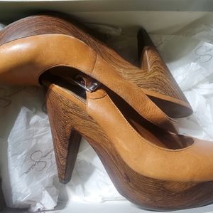Jessica Simpson size 7m